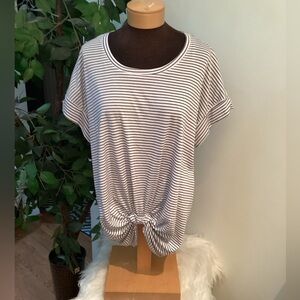 Sportelle short sleeve knot front Crewneck tee Woman’s size 2X striped
